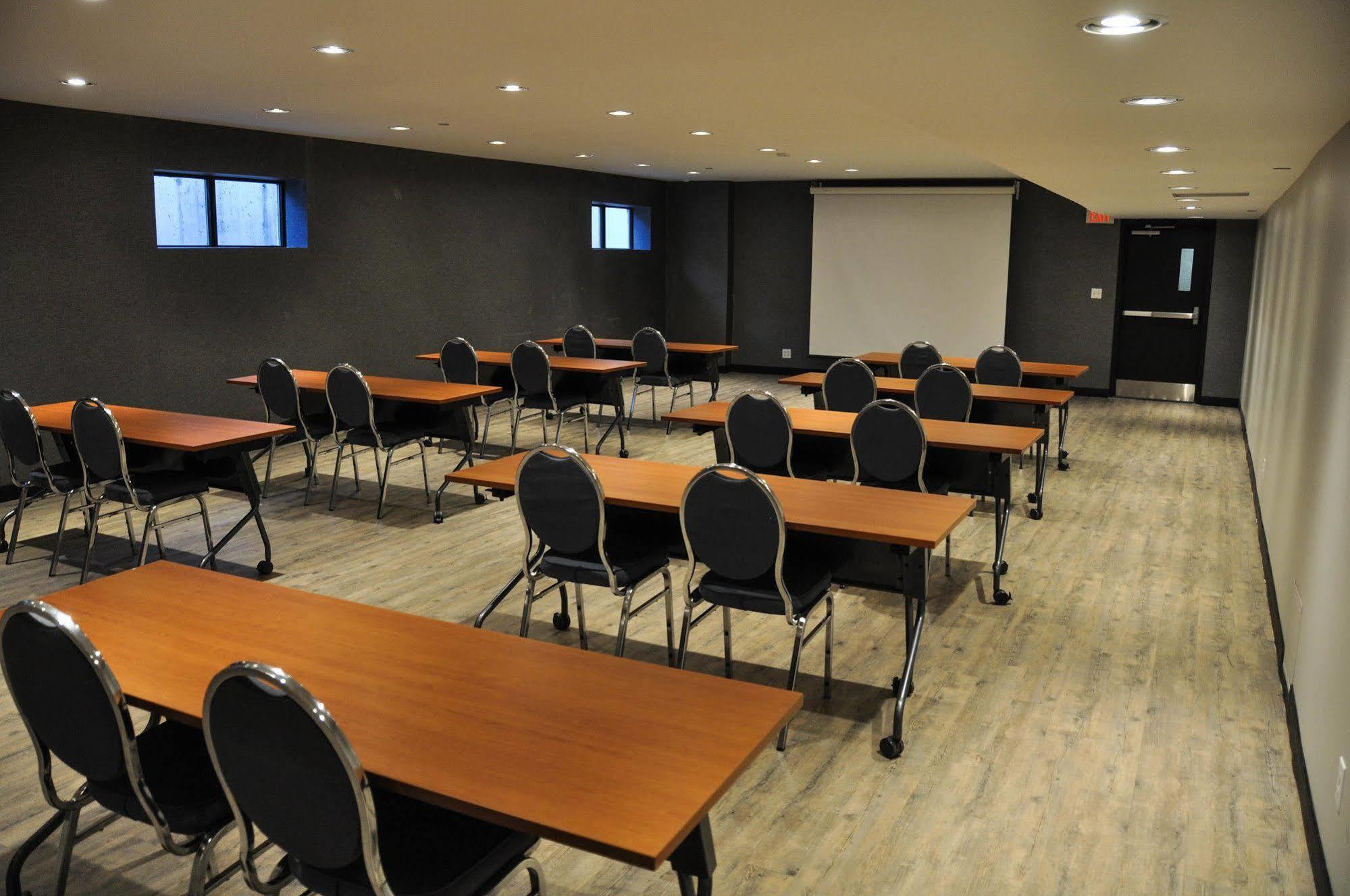 Residence & Conference Centre - Kitchener-Waterloo מראה חיצוני תמונה
